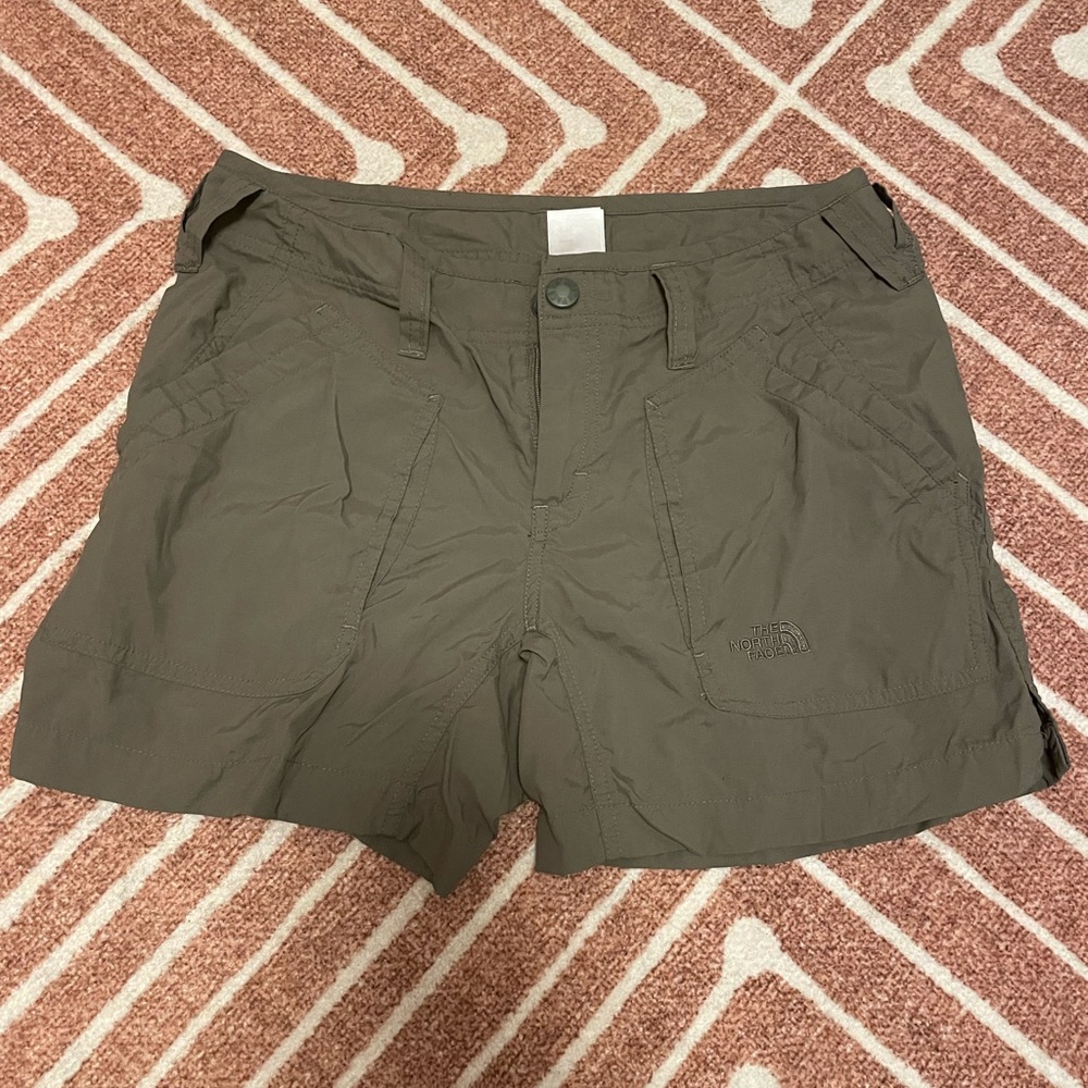 The North Face • Khaki Olive Cargo Hiking Shorts for Outdoor Adventures size 4